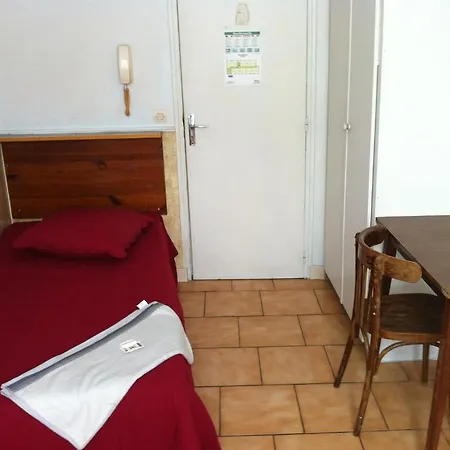 Hipotel Bordeaux Menilmontant 3*