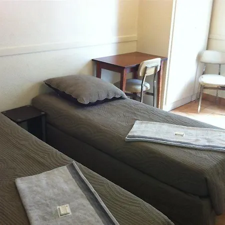 Hipotel Bordeaux Menilmontant فندق 3*
