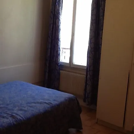Hipotel Bordeaux Menilmontant Hotel 3*