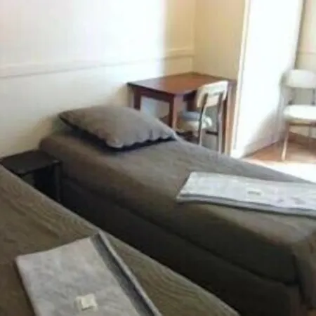 Hipotel Bordeaux Menilmontant Hotel 3*