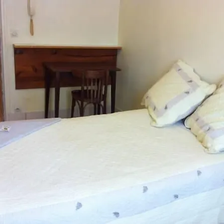 Hipotel Bordeaux Menilmontant Hotel 3*