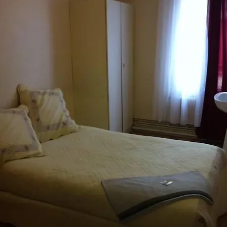 Hipotel Bordeaux Menilmontant 3*