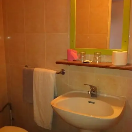 Hipotel Bordeaux Menilmontant 3*