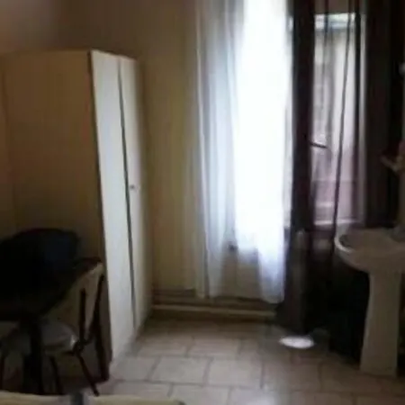 Hipotel Bordeaux Menilmontant