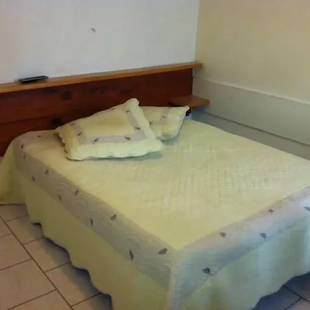 Hipotel Bordeaux Menilmontant 3*