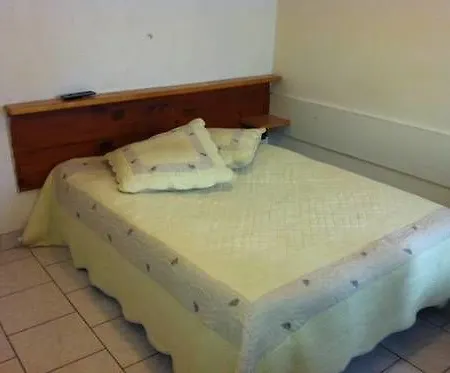 فندق Hipotel Bordeaux Menilmontant 3*
